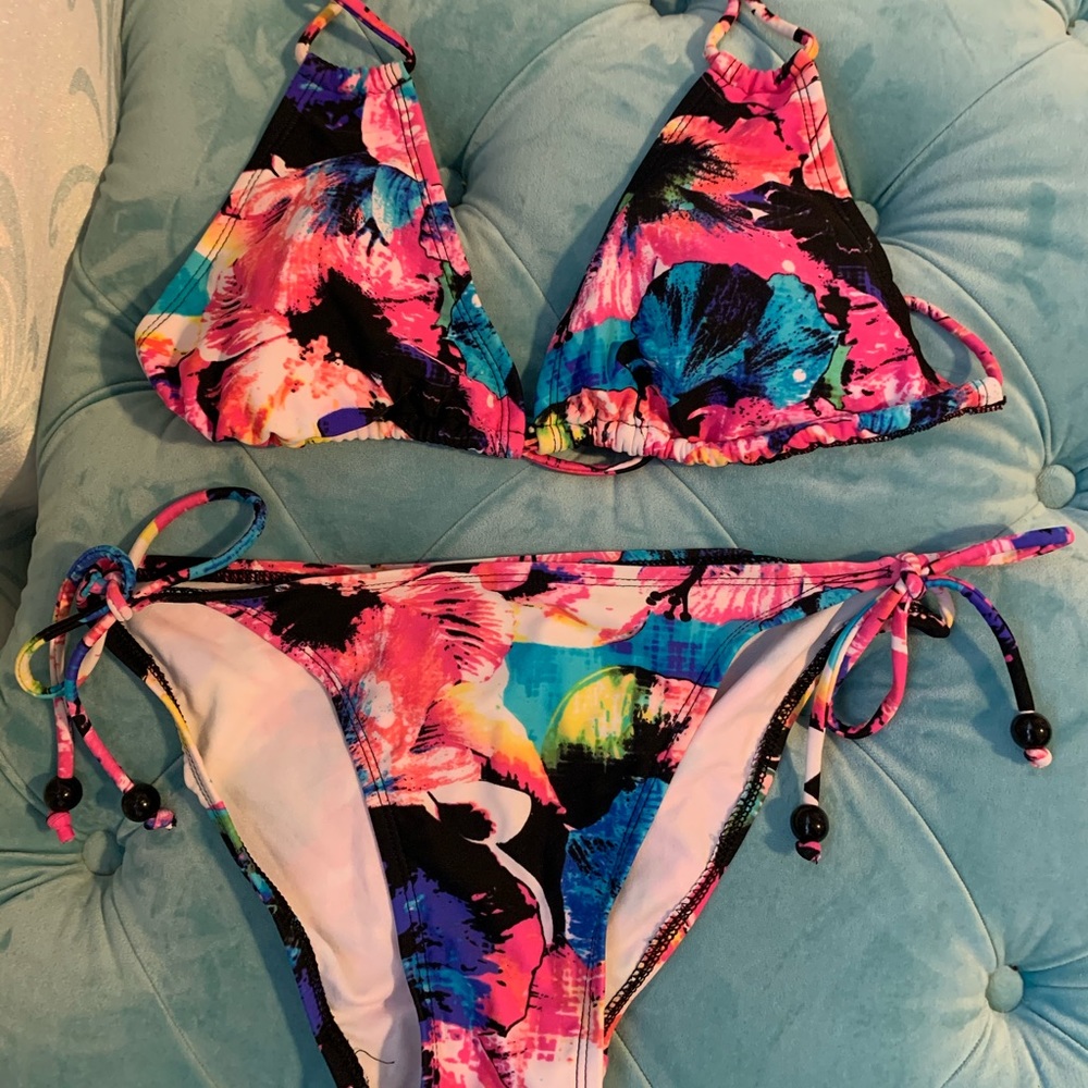 👙Free Add on - NWOT - Multi Colour Bikini - Small